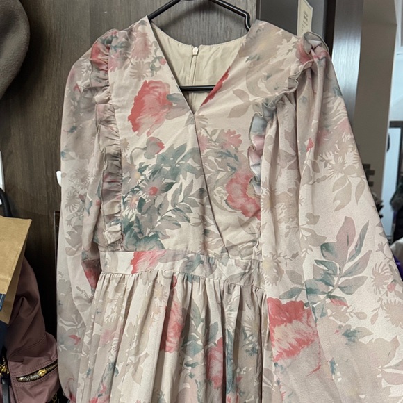 Floral Long-Sleeve Maxi Dress in Blush Pink - Elegant Women's Dress - Picture 3 of 5